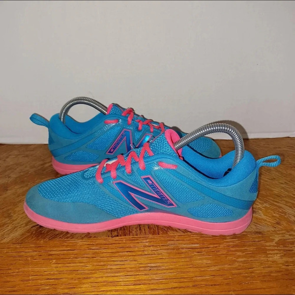 NEW BALANCE Minimus Running shoe womans size 8 Sky Blue And Pink. (67 Box 9) - Picture 4 of 10
